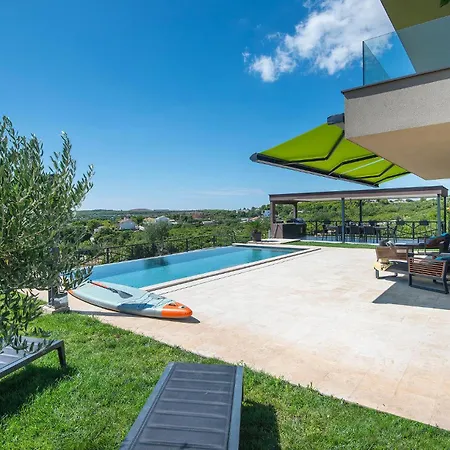 Dom wakacyjny Awesome In With House Sea View
