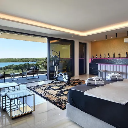 Awesome In With House Sea View